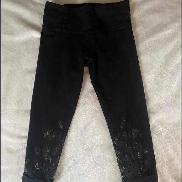 RARE Lululemon Acro Crop Peacock Leggings - Picture 4 of 6